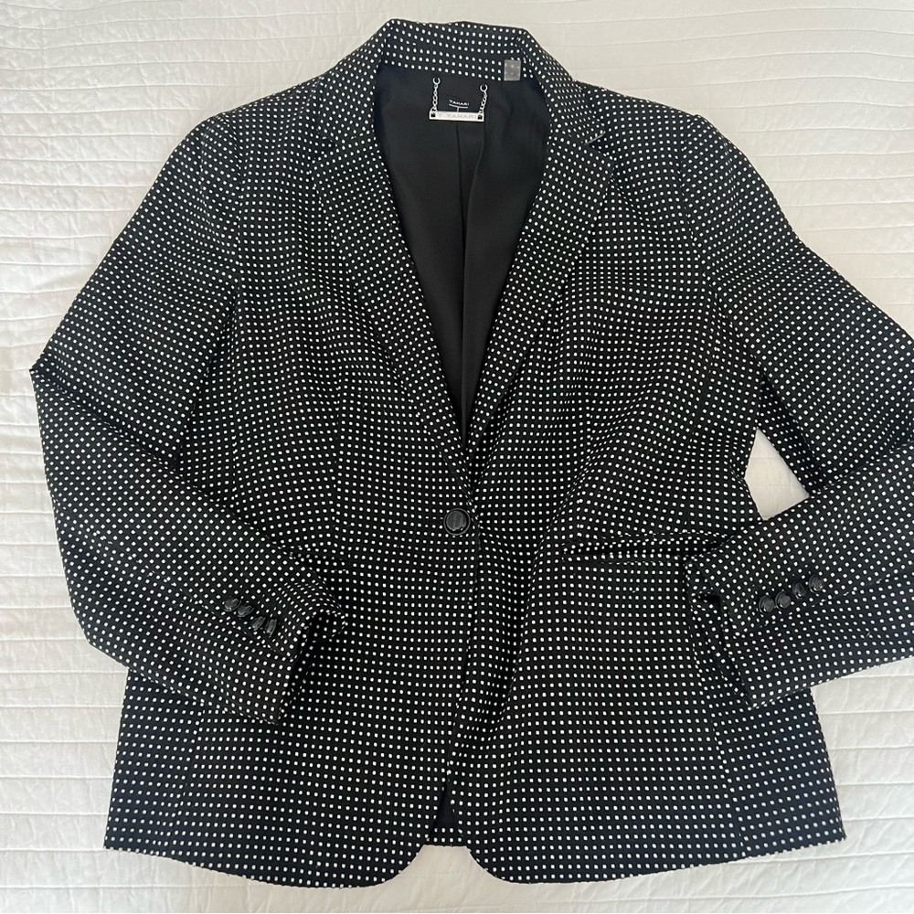 🖤 T Tahari Black and White Pattern Blazer - Size 10